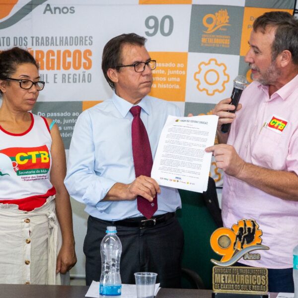 Ministro Luiz Marinho participa de reunião com lideranças sindicais em Caxias do Sul para tratar do combate ao trabalho precário