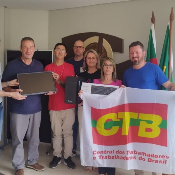 CTB realiza entrega de computador sorteado aos sindicatos em dia com suas contribuições