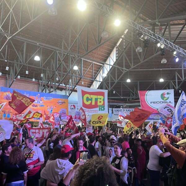 Luta, música e esperança: ato-show lota Casa do Gaúcho para celebrar dia do trabalhador
