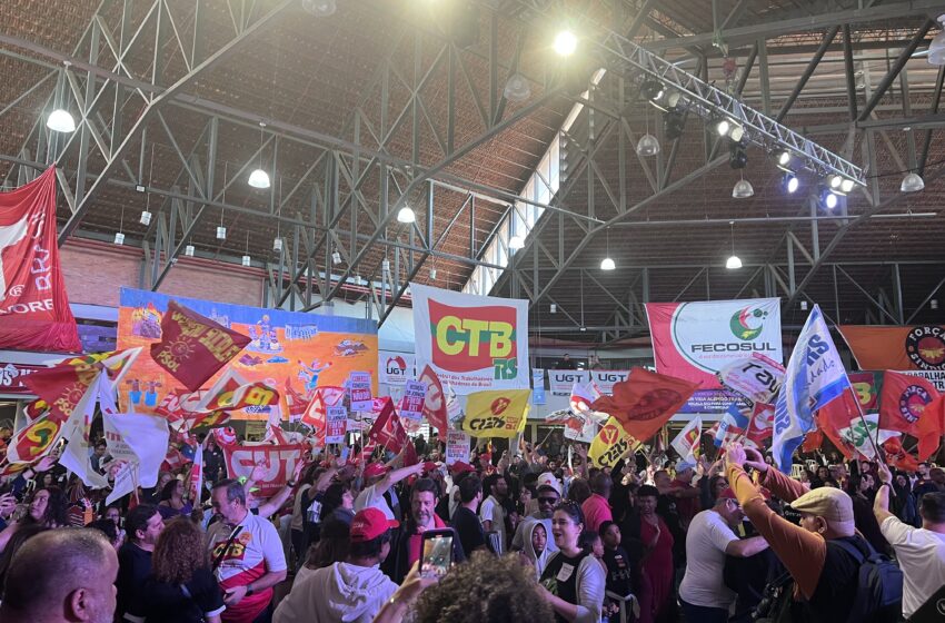 Luta, música e esperança: ato-show lota Casa do Gaúcho para celebrar dia do trabalhador