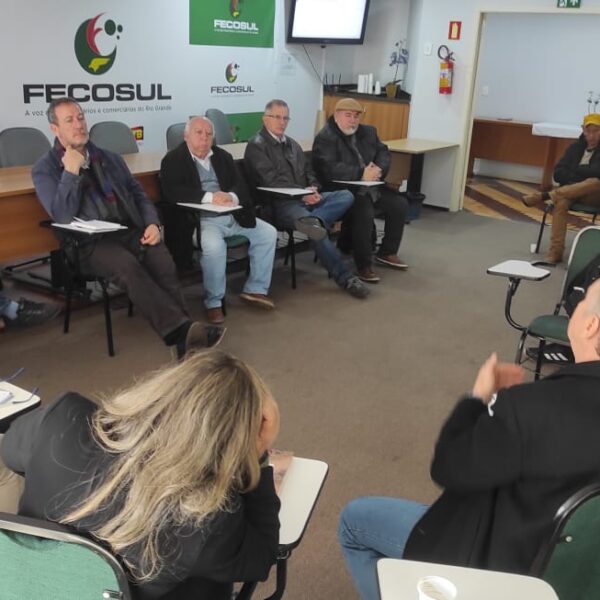 Centrais Sindicais gaúchas debatem tarifaço de Trump e convocam Ato em Defesa da Soberania Nacional