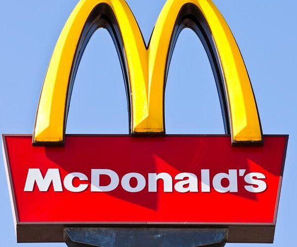 Vitória dos trabalhadores em Pelotas: franquias do McDonald’s aderem à escala de trabalho 5×2