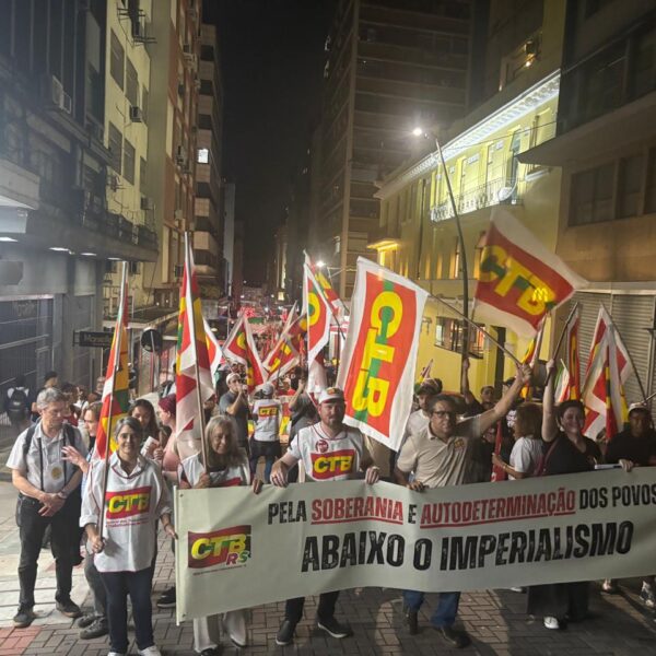 Marcha ocupa ruas de Porto Alegre e abre conferência antifascista
