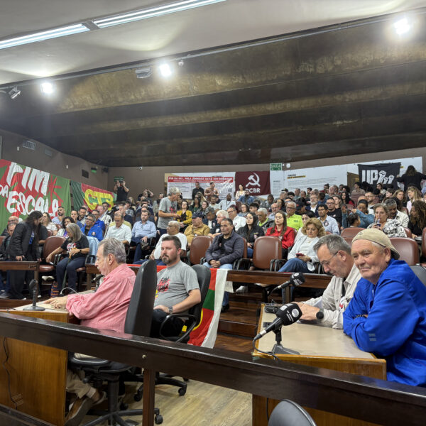 Câmara de Caxias do Sul debate fim da escala 6×1 e mobiliza entidades sindicais