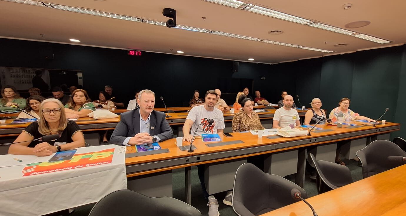 Audiência pública na Câmara debate impactos da pejotização com participação da FECOSUL, sindicatos filiados e CTB