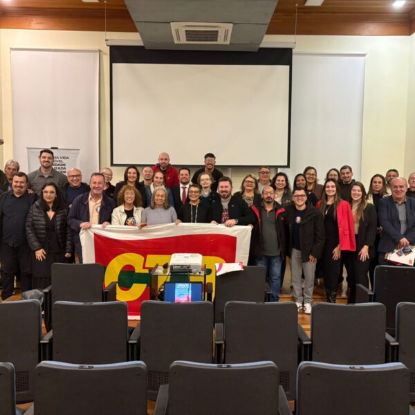 Encontro na UFRGS destaca memória de vítimas de acidentes de trabalho e alerta para crise de saúde mental