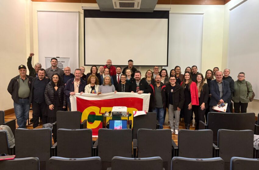 Encontro na UFRGS destaca memória de vítimas de acidentes de trabalho e alerta para crise de saúde mental