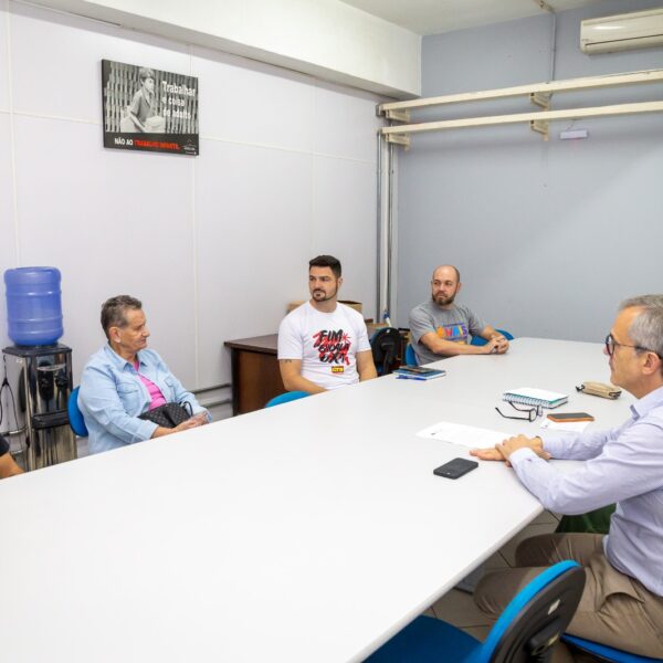 Sindicomerciários Caxias leva ao Ministério do Trabalho e Emprego denúncias de comerciários e comerciárias sobre rede de lojas