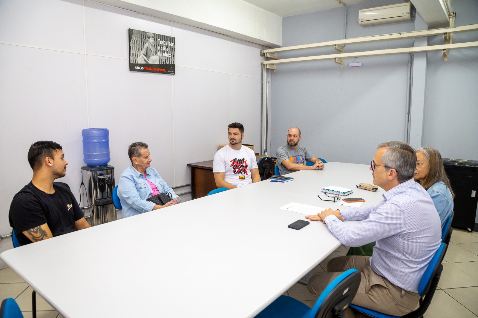 Sindicomerciários Caxias leva ao Ministério do Trabalho e Emprego denúncias de comerciários e comerciárias sobre rede de lojas