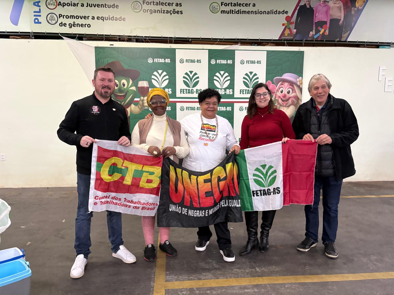 UNEGRO, CTB e FETAG-RS, distribuem alimentos da Conab para cozinhas solidárias em Porto Alegre