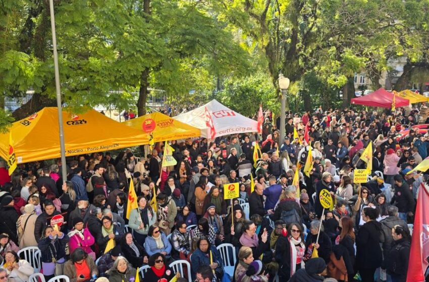  Greve da educação e ato no Piratini reforçam mobilização contra leilão de escolas públicas estaduais no RS