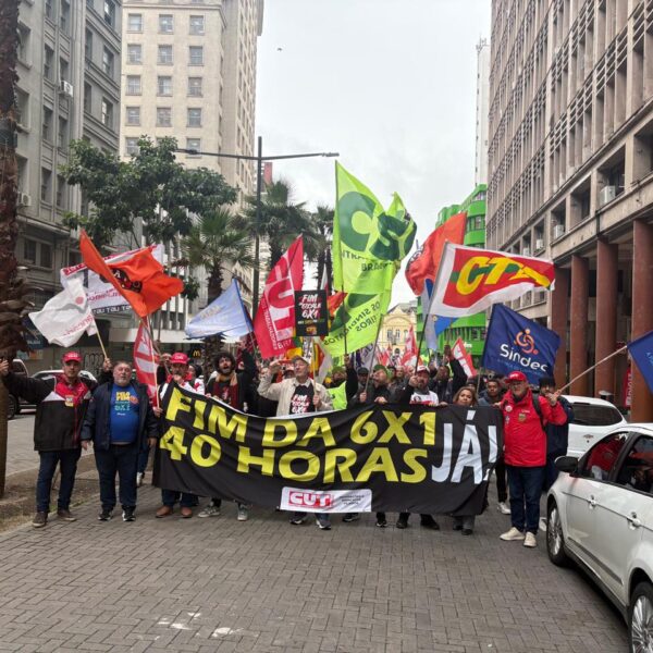 CTB-RS participa de marcha em Porto Alegre e reforça pressão sobre o Senado pelo fim da escala 6×1