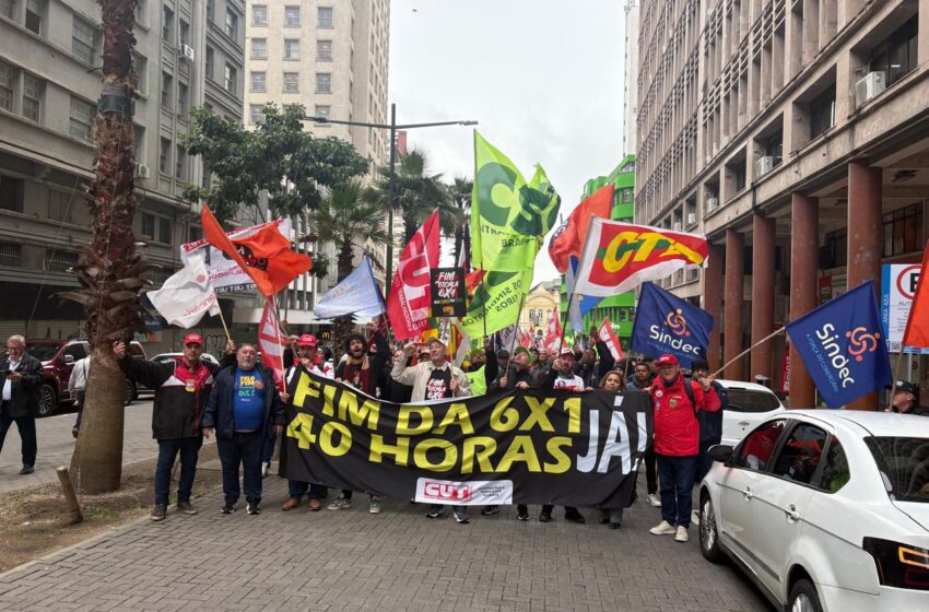  CTB-RS participa de marcha em Porto Alegre e reforça pressão sobre o Senado pelo fim da escala 6×1