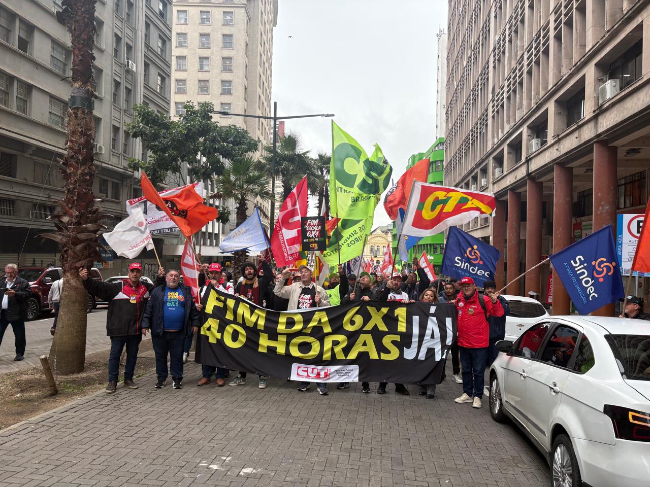 CTB-RS participa de marcha em Porto Alegre e reforça pressão sobre o Senado pelo fim da escala 6×1
