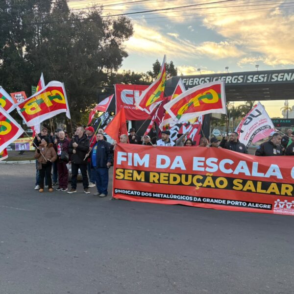 CTB-RS e centrais sindicais realizam ato em frente à Fiergs pelo fim da escala 6×1