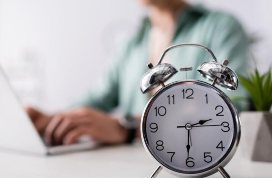SINDESC/RS reúne com SESCON/RS para tratar da transição para jornada de 42 horas semanais