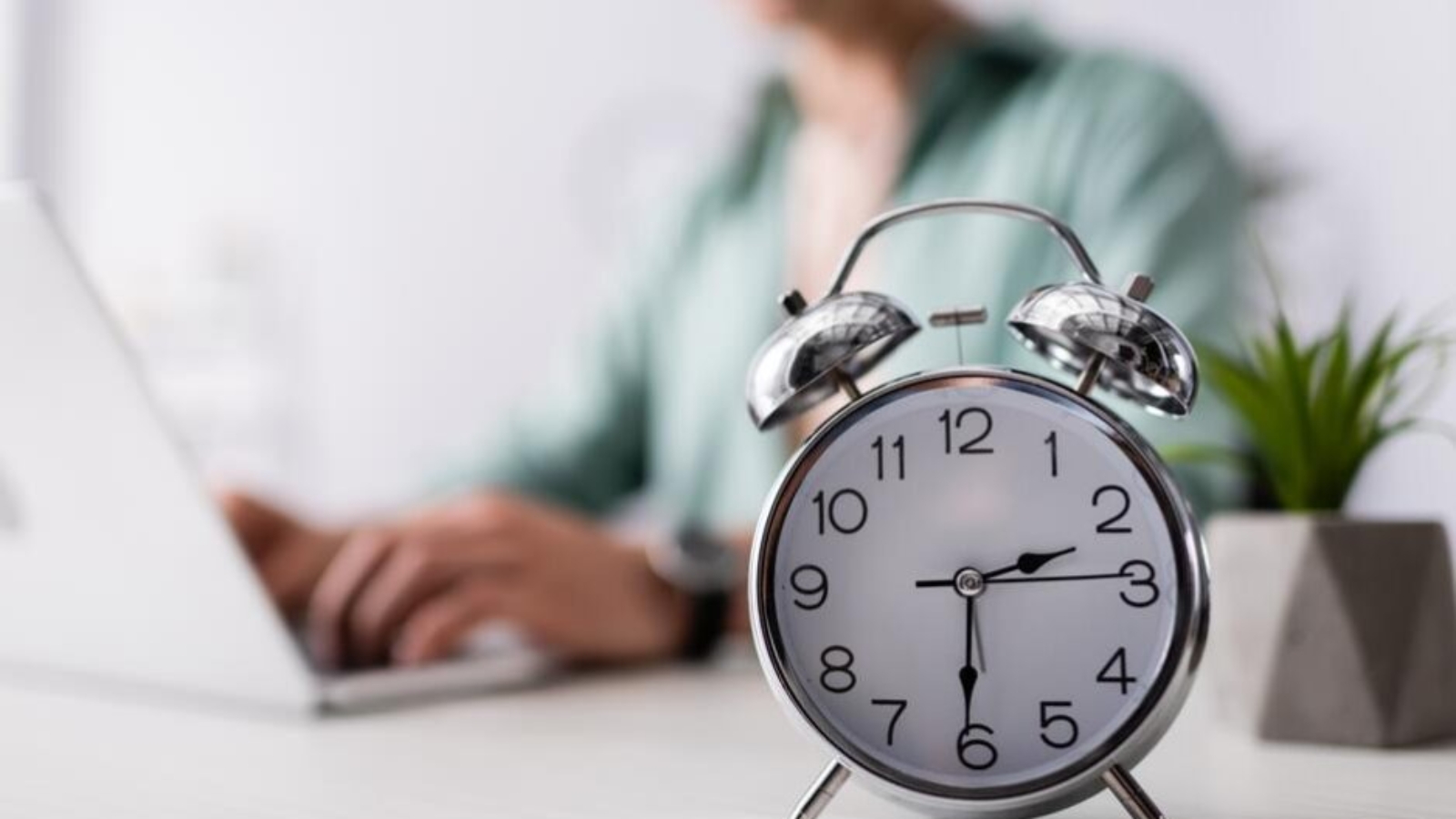 SINDESC/RS reúne com SESCON/RS para tratar da transição para jornada de 42 horas semanais